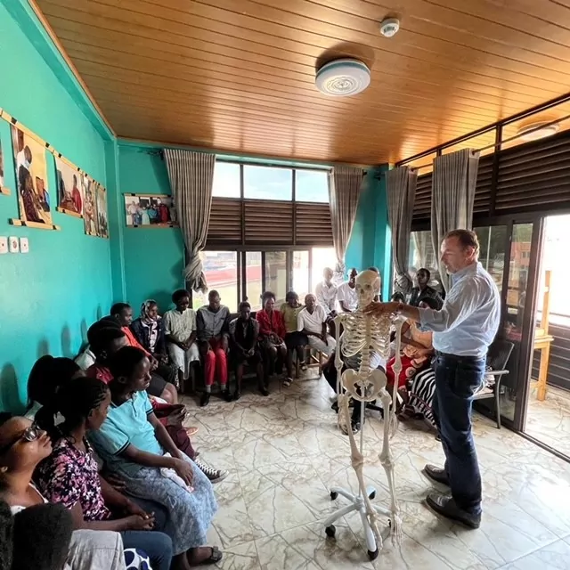 Schulungen in den Bereichen Physiotherapie, Anatomie sowie Marketing & Social Media in Kigali